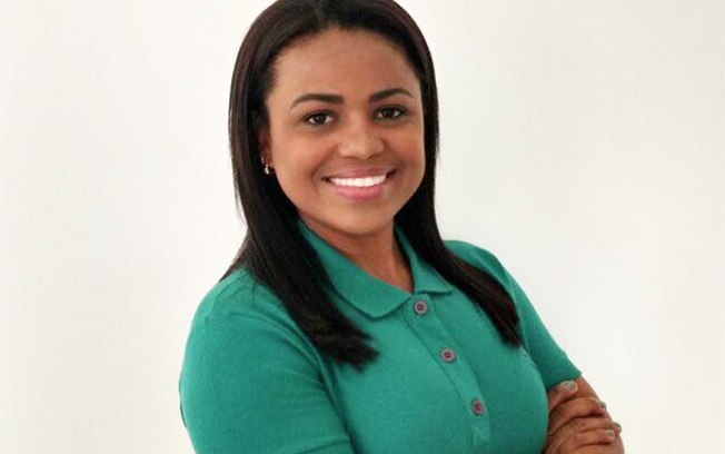 Filha de Fernandinho Beira-Mar toma posse como vereadora