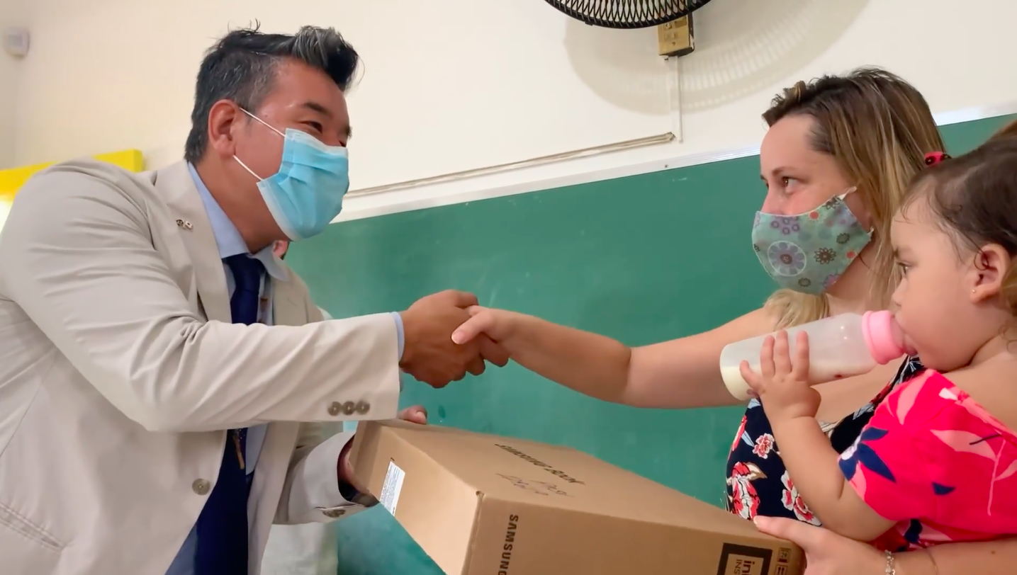 1800 notebooks para os professores da rede pública.