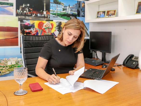 Deputada Rosana Valle pede ajuda aos brasileiros retidos na Ucrânia