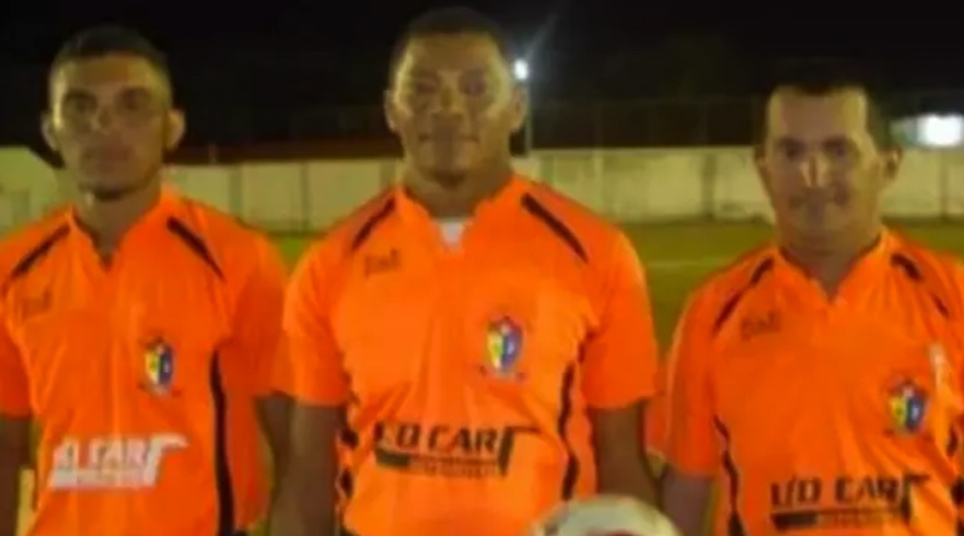 Arbitro de futebol morre após ser atingido por raio durante jogo