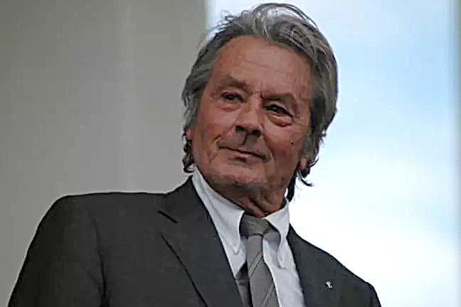 Lenda do cinema se despede para suicídio assistido