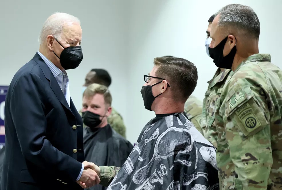 Biden chama Putin de “carniceiro” após encontro com refugiados ucranianos