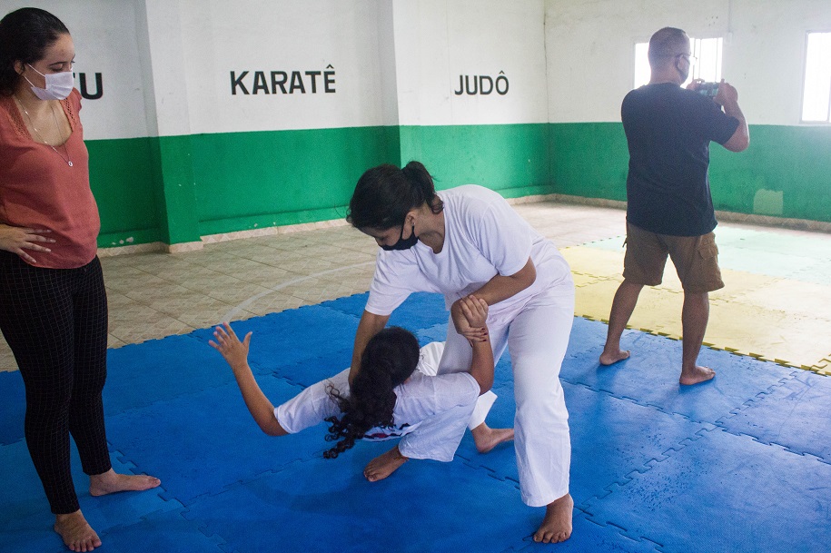 Aulas gratuitas de defesa pessoal para mulheres em São Vicente