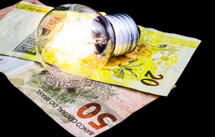 Bandeira verde volta este mês e conta de luz fica mais barata