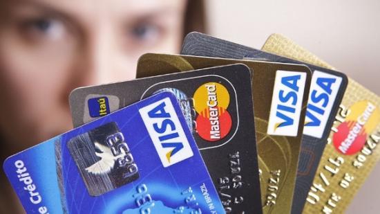 Cartão de crédito é o maior vilão entre os brasileiros endividados