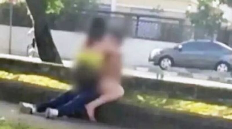 Casal é flagrado fazendo sexo em plena luz do dia no Canal 1 em Santos