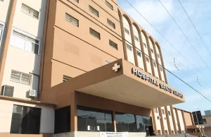 Homem de 57 anos fere a cabeça da vizinha com uma faca em Guarujá, SP