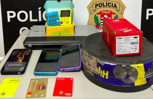 Dois estelionatários são presos com cartão clonado em Santos, SP