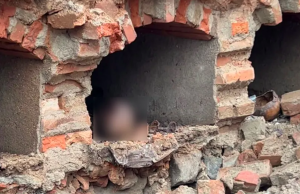 Muro de cemitério desaba e ossadas ficam expostos em Santos, SP