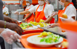 Restaurantes Bom Prato da Baixada Santista servem cardápio para celebrar o Dia dos Pais