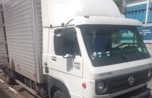 Caminhão com eletrodomésticos avaliados em mais de R$ 52 mil é roubado no litoral de SP