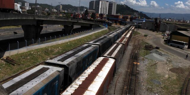 ferrovia interna de Santos