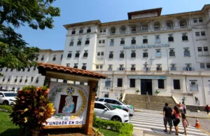 Tio foi baleado pelo sobrinho depois de abrir o portão de casa