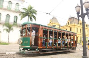 Bonde de Santos retorna a funcionar após furtos de cabos no centro