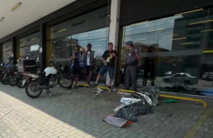 Corpo é encontrado em frente à academia em São Vicente, SP