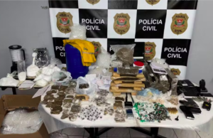 Criminosos utilizam casa como armazém para facção em morro de Santos, SP