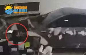 Mãe e filho escapam por um triz de serem atropelados por carro dentro de loja em Praia Grande, SP