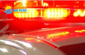 Homem tem carro roubado na porta de casa, em São Vicente, SP