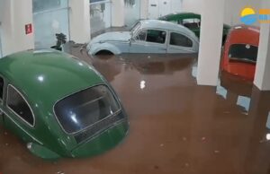 Prejuízo em loja de carros antigos após fortes chuvas em São Paulo