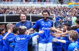 Gabigol se apresenta no “Cruzeiro” em um megaevento