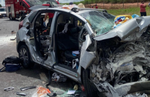 Acidente entre dois veículos deixa mortos e feridos em estado grave. Saiba mais…