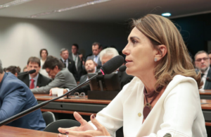 Deputada apresenta projeto de lei para frear gastos de Lula em viagens internacionais