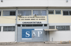 Mulher é detida ao tentar entrar com droga no CDP de Caraguatatuba
