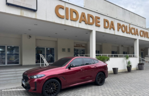 Carro de mais de R$ 1 milhão de Poze do Rodo foi levado à Cidade da Polícia. Saiba mais…