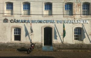 Justiça Eleitoral cassa mandatos de prefeito, vice e suplente de vereador em Cananéia SP