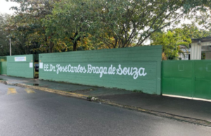 Aluno de 15 anos é esfaqueado nas costas por colega após briga em escola no litoral de SP