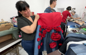 Primeiro Evento de Moda Alternativa com Peças Recicláveis, realizado pelo Projeto Social Jhony Sasaki; confira