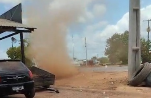 Redemoinho atinge Cubatão durante ventania e deixa moradores assustados