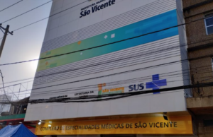 Mulher causa tumulto dentro do centro de Especialidades em São Vicente SP