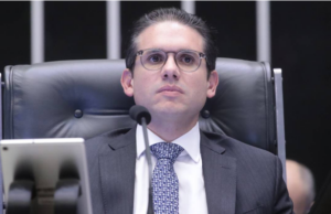 Bolsonaristas ameaçam pedir a Trump revogação do visto de Motta