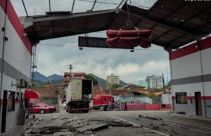 Quartel do Corpo de Bombeiros tem telhado destruído por vendaval em Caraguatatuba