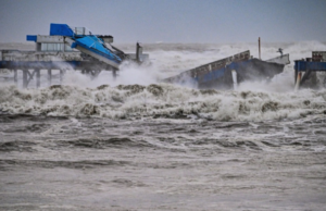 Píer desaba após a passagem de um ciclone extratropical no RS