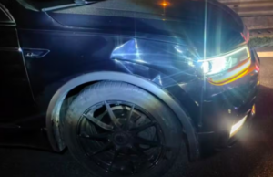 Homem morre atropelado por vários veículos ao atravessar rodovia no litoral de SP.