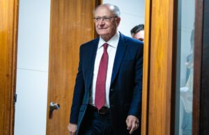 A 4 dias do início do tarifaço, Alckmin tem nova conversa com secretário de comércio dos EUA