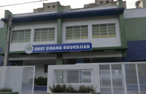 Mãe denuncia professora por ofensas e acusação de furto contra aluno de 13 anos em escola no litoral de SP