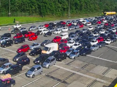 Baixada Santista se prepara para fluxo de 350 mil carros no feriado.