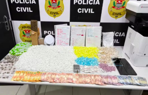 Trio é detido por tráfico em ponto de distribuição no litoral de SP.