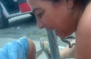 Mulher ajuda grávida a dar à luz em rua no litoral de SP.