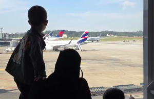 Família egípcia entra no Brasil após quase um mês em aeroporto de SP.